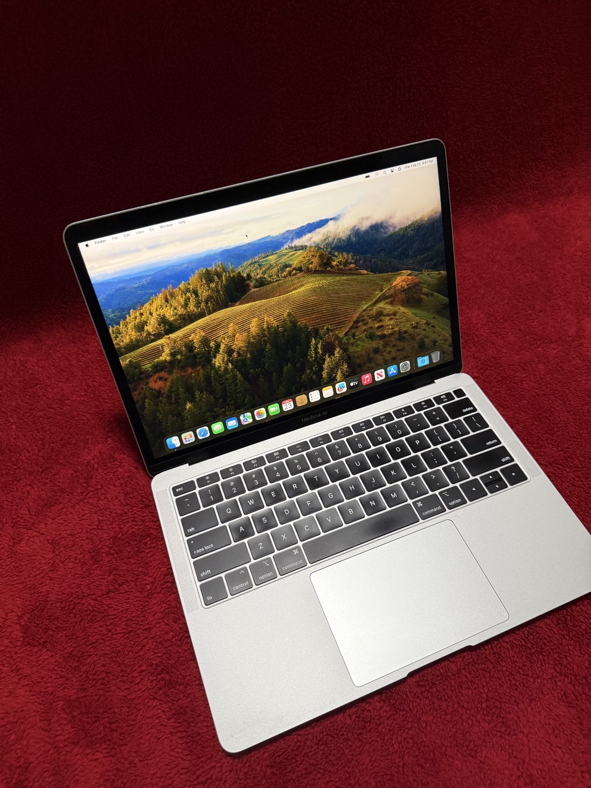 Apple MacBook Air 13.3″ (128GB SSD, Intel Core i5, 1.6GHz, 8GB RAM) Laptop