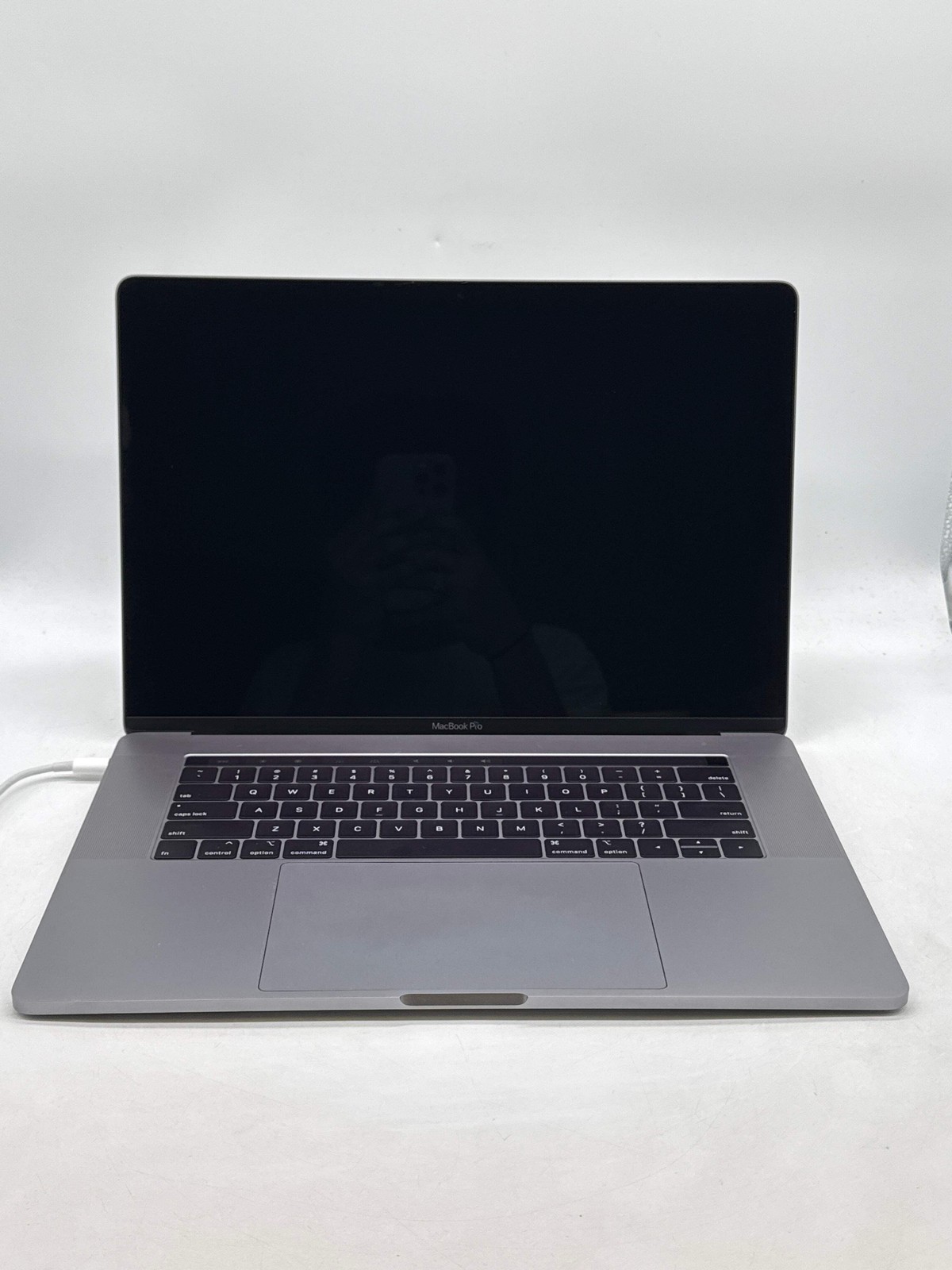 2018 Apple MacBook Pro 15.4″ A1990 Core i9 2.3GHz 16GB RAM 512GB SSD Read!
