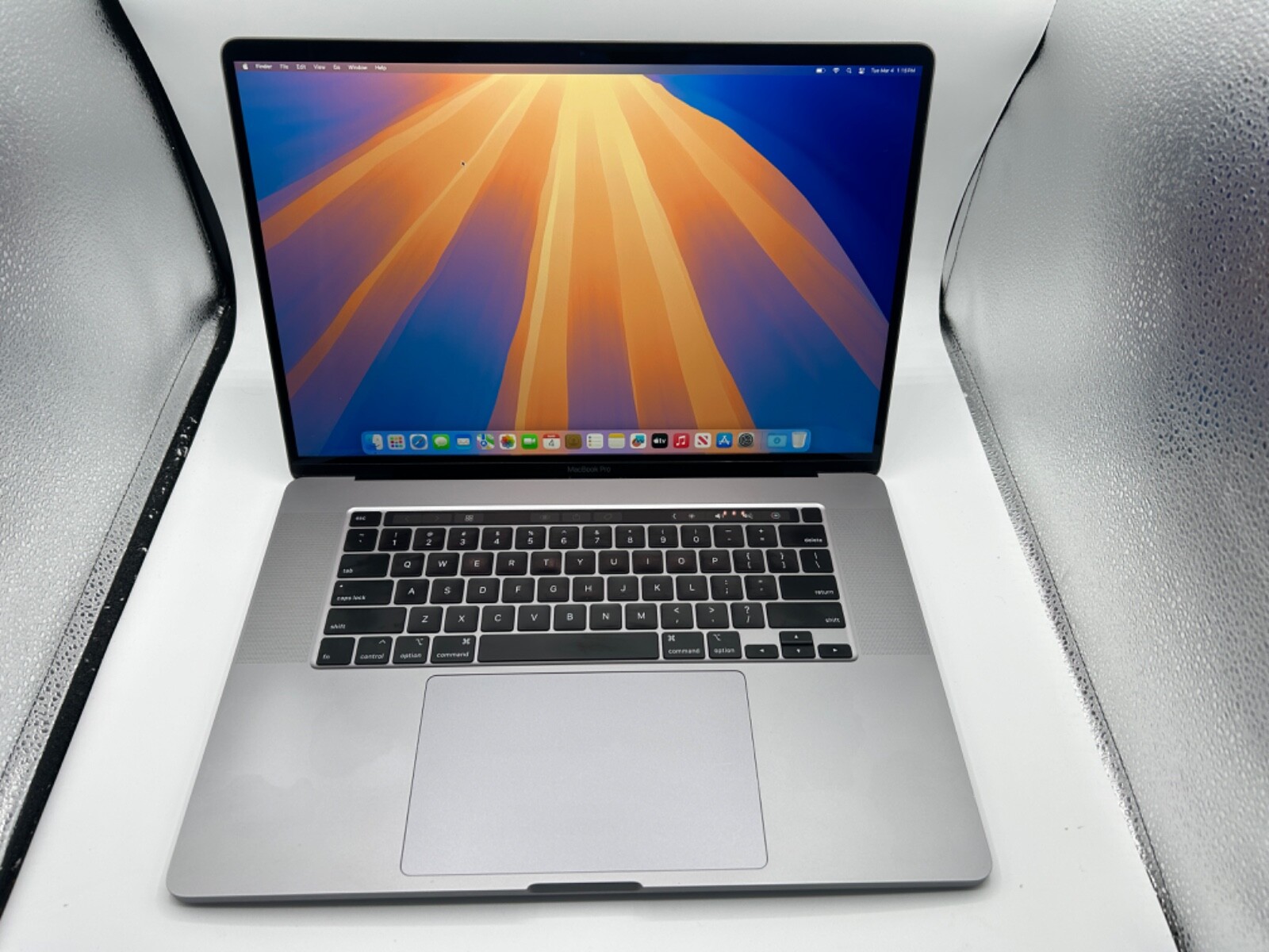 Apple MacBook Pro 16″ 2019 A2141 i7 9th Gen 2.60GHz 16GB RAM 512GB SSD AMD 5300M