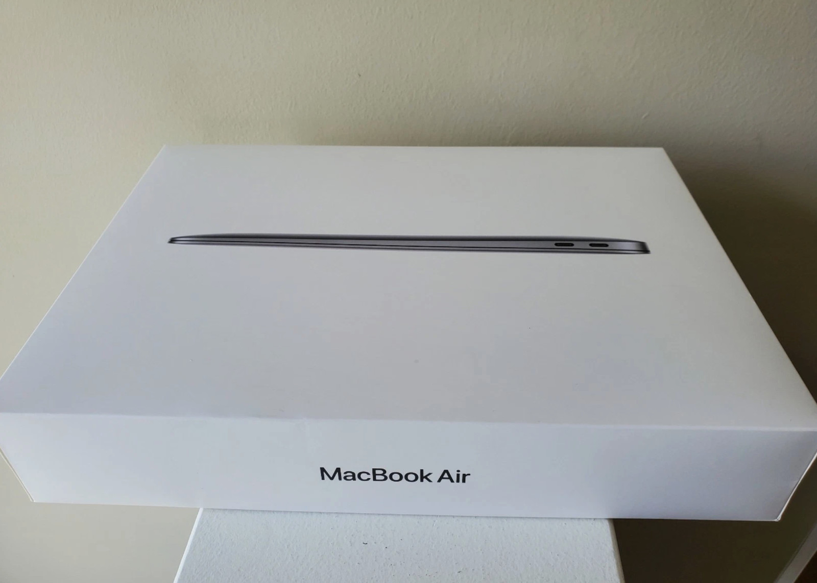 Apple MacBook Air 13in (M1, 256GB SSD, 8GB) – NEAR MINT