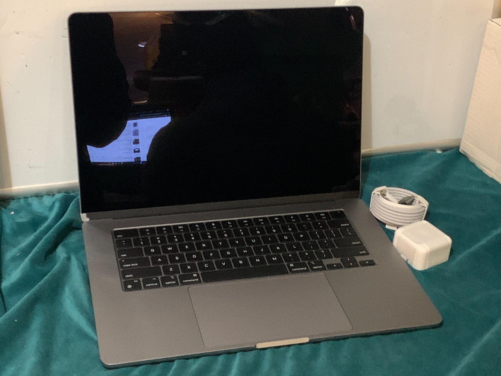 2024 Apple MacBook Air 15″ M3 10 Core 4.0GHz 16GB RAM 512GB SSD A3114