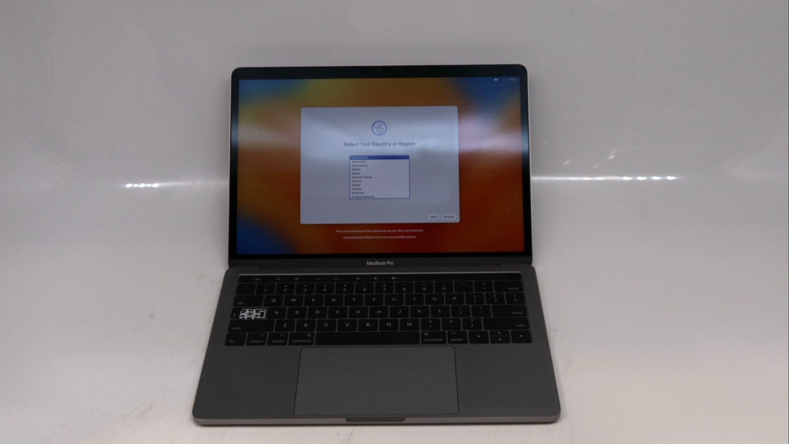 Apple MacBook Pro A1706 13 Core i7 16GB 512GB Gray 2017