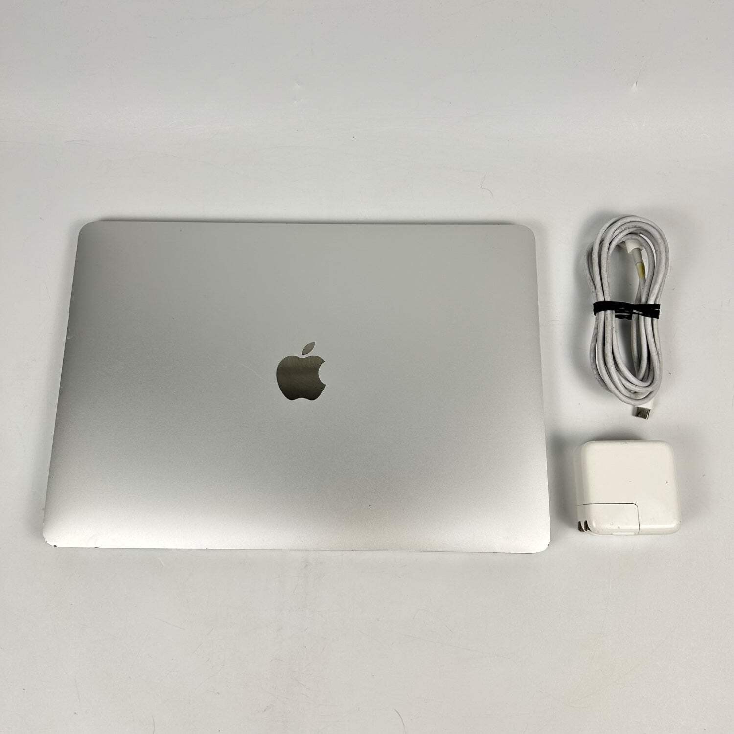 2020 Apple MacBook Air 13.3″ M1 7C GPU 3.2GHz 8GB RAM 256GB SSD A2337
