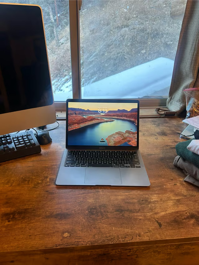 MacBook Air (M1 series) 13″ • Apple M1 8-core – 7-core GPU • 256 GB • RAM 16GB •