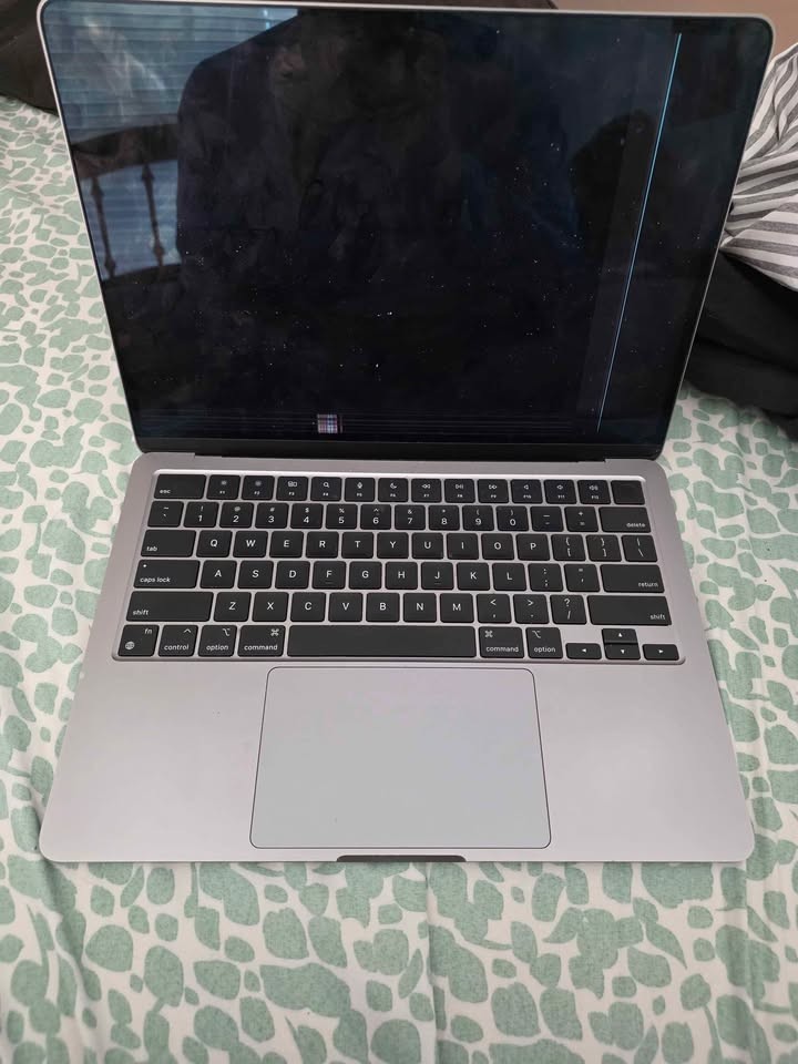 Apple MacBook Air 13.6” 256GB Apple M2 Laptop – MLY33LL/A – 2022