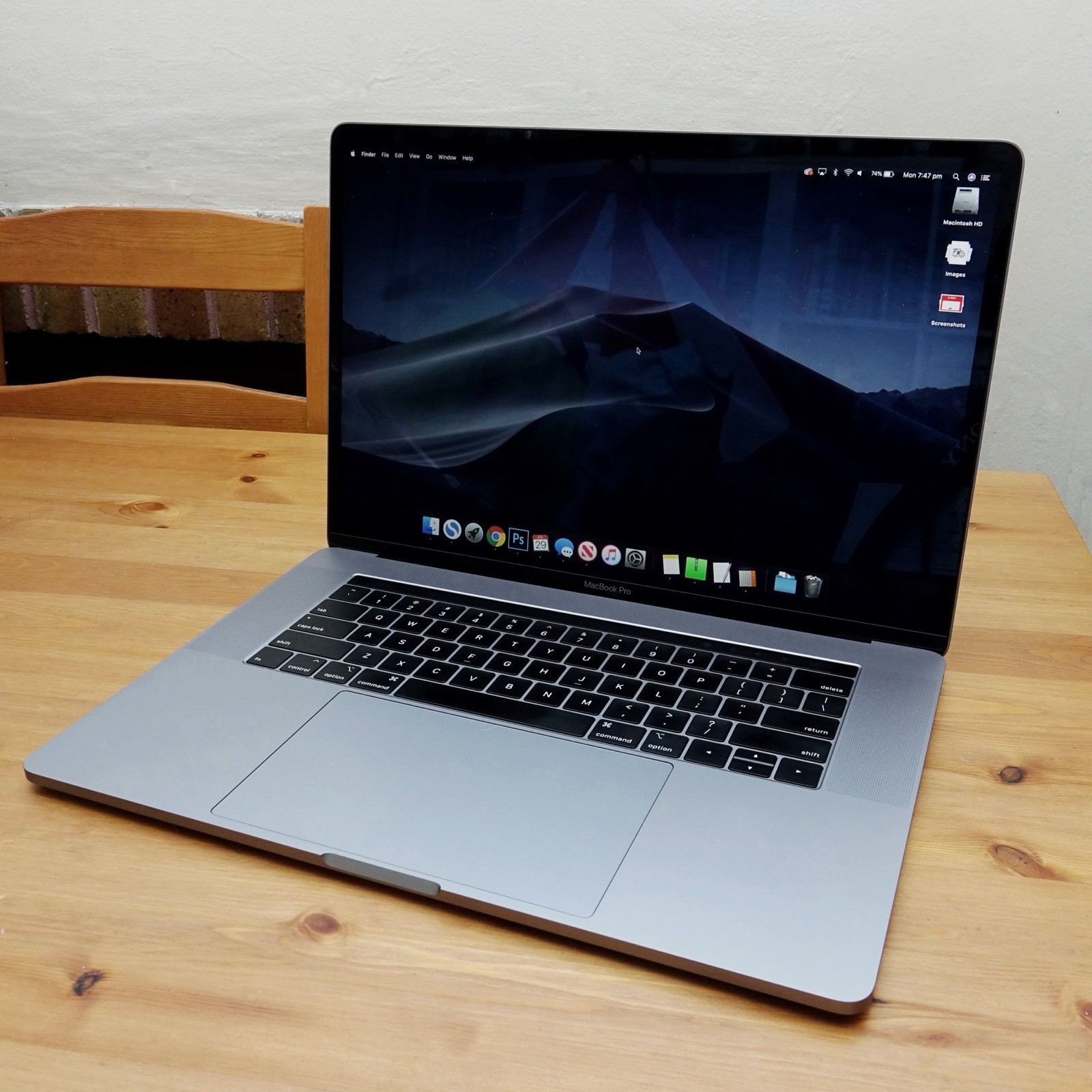 Apple MacBook Pro 15 inch Laptop – A1990 (2018)