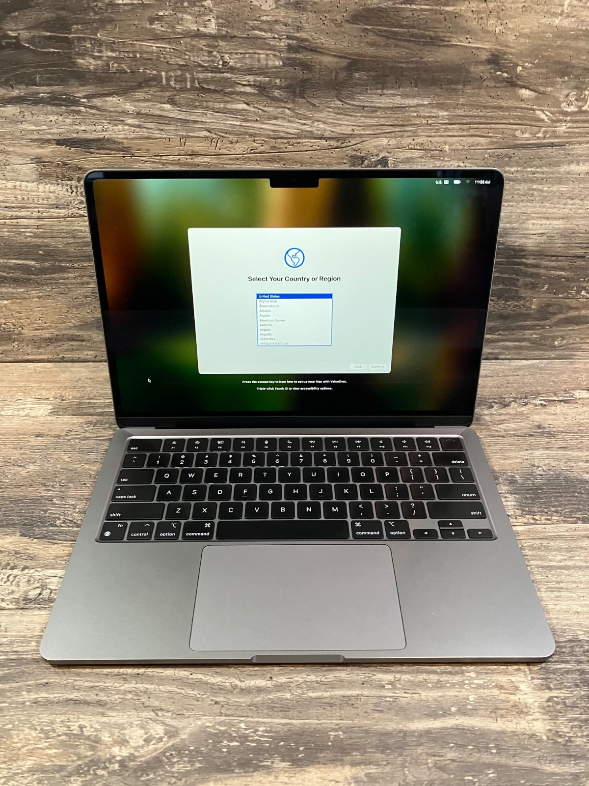 Apple MacBook Air 2022 13″ – M2 8 CPU / 8 GPU | 16GB RAM 256GB SSD – Very Good