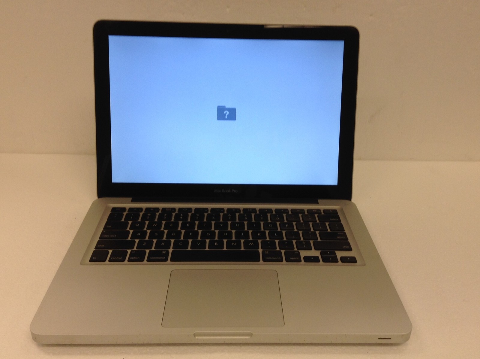 Apple MacBook Pro 13″ Core 2 Duo 2.26GHz 8GB RAM DVD-RW Backlit Keyboard WORKING