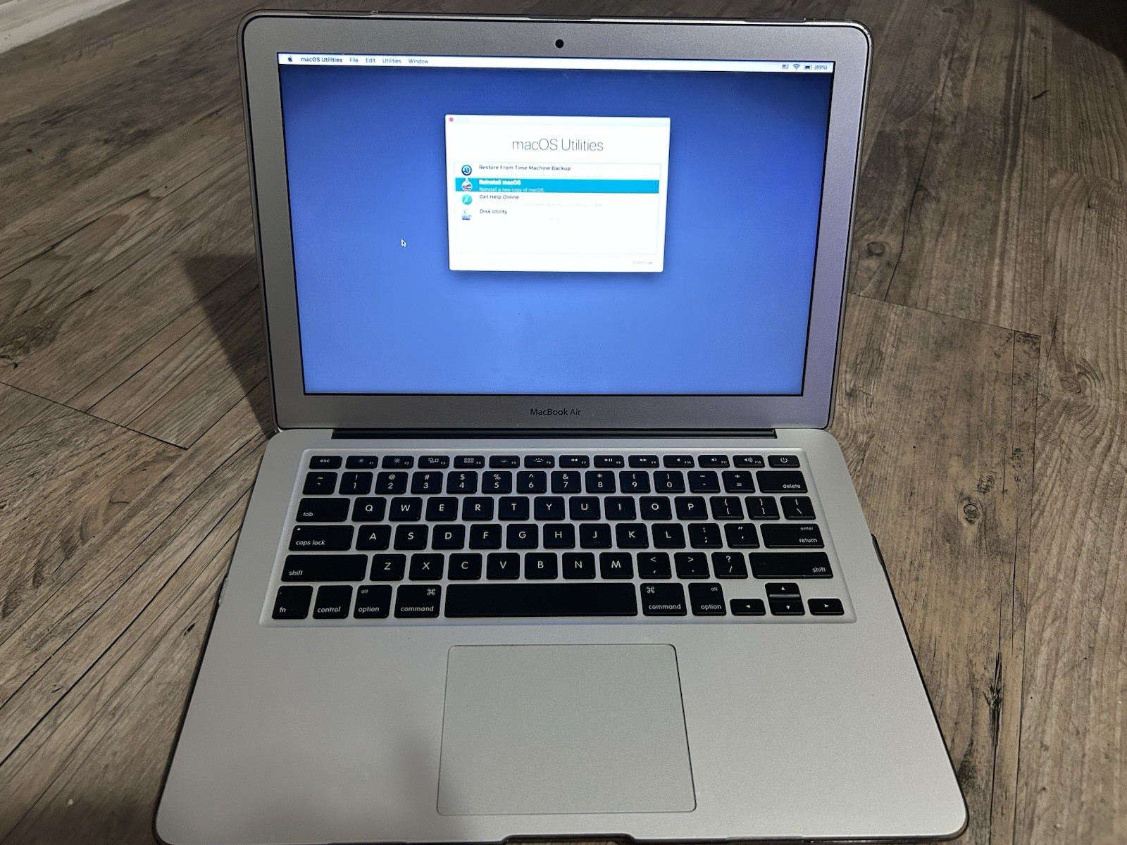 Apple MacBook Air 13″ Silver Laptop SSD Bluetooth Webcam Wi-Fi macOS