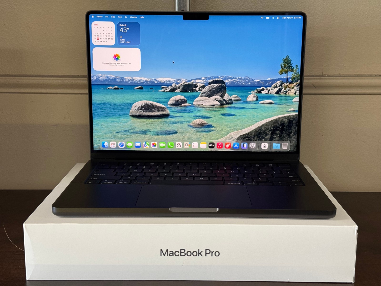 APPLE MACBOOK PRO 14″ M5 CHIP 512GB 16GB 10-CORE W/ LIMITED WARRANTY *MINT*