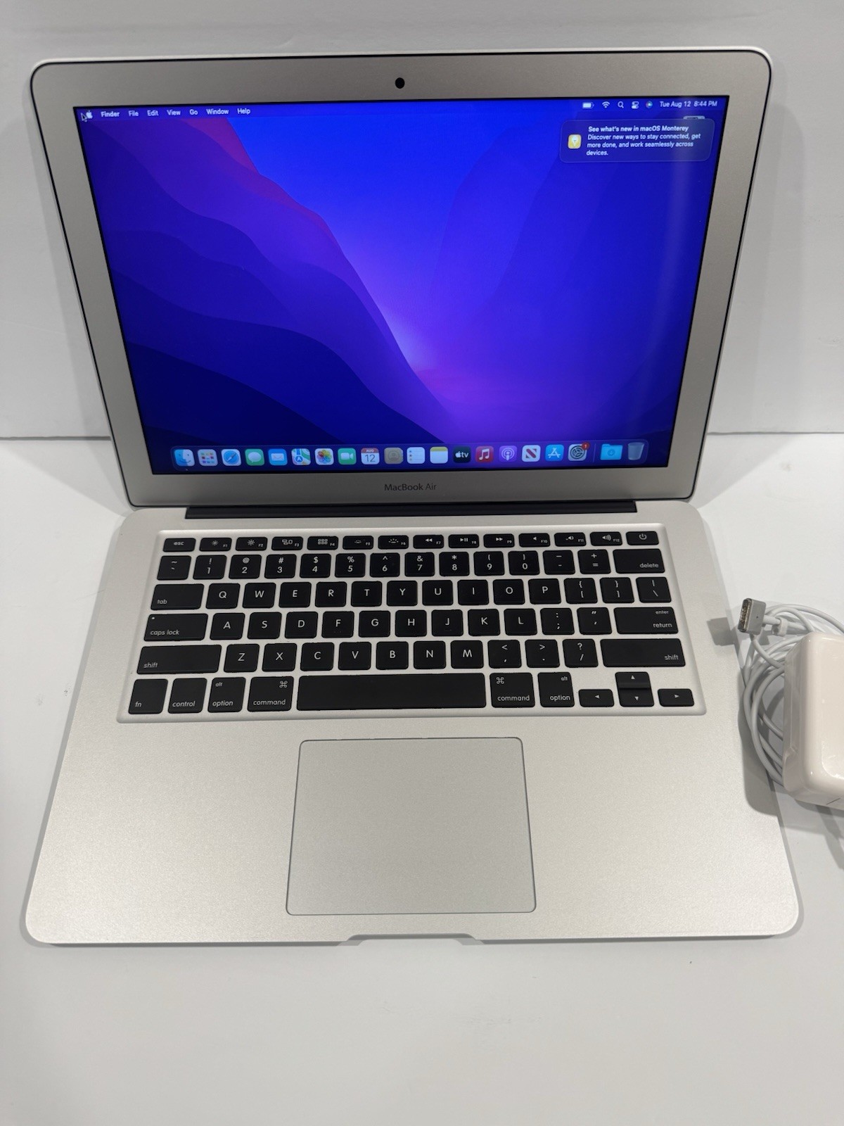 Apple MacBook Air 13.3″ 2015 Core i5 1.6ghz 8GB ram 128GB SSD OS Monterey OS 12