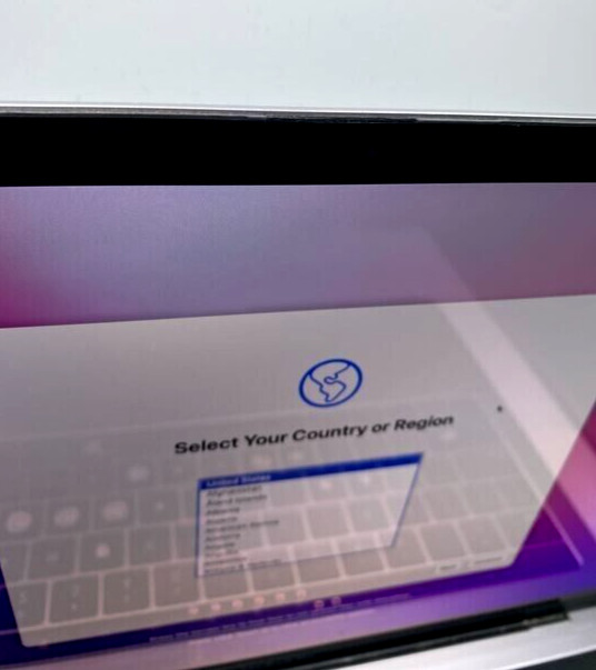 Apple MacBook Pro  MV982LL/A  Intel Core i7-8569U 2.8GHz  16GB RAM  256GB SSD