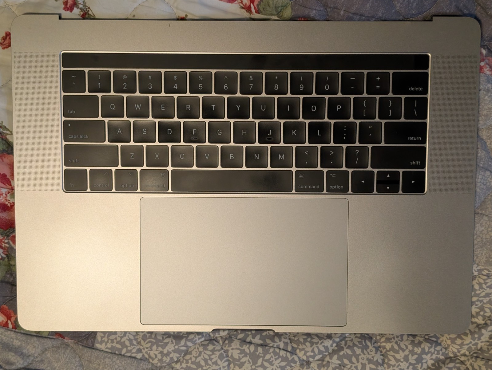 HEADLESS Apple MacBook Pro 15″ 2017 A1707 i7-7700HQ 2.80GHz 16 GB RAM 512 GB SSD