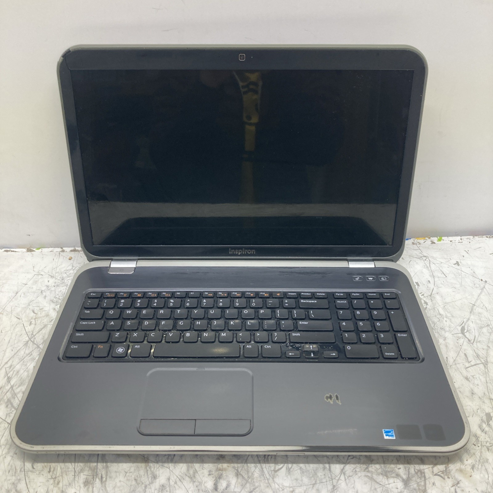 Dell Inspiron 5720 Intel i5-3210M 2.5GHz 6 GB NO HDD/Battery Boot to BIOS
