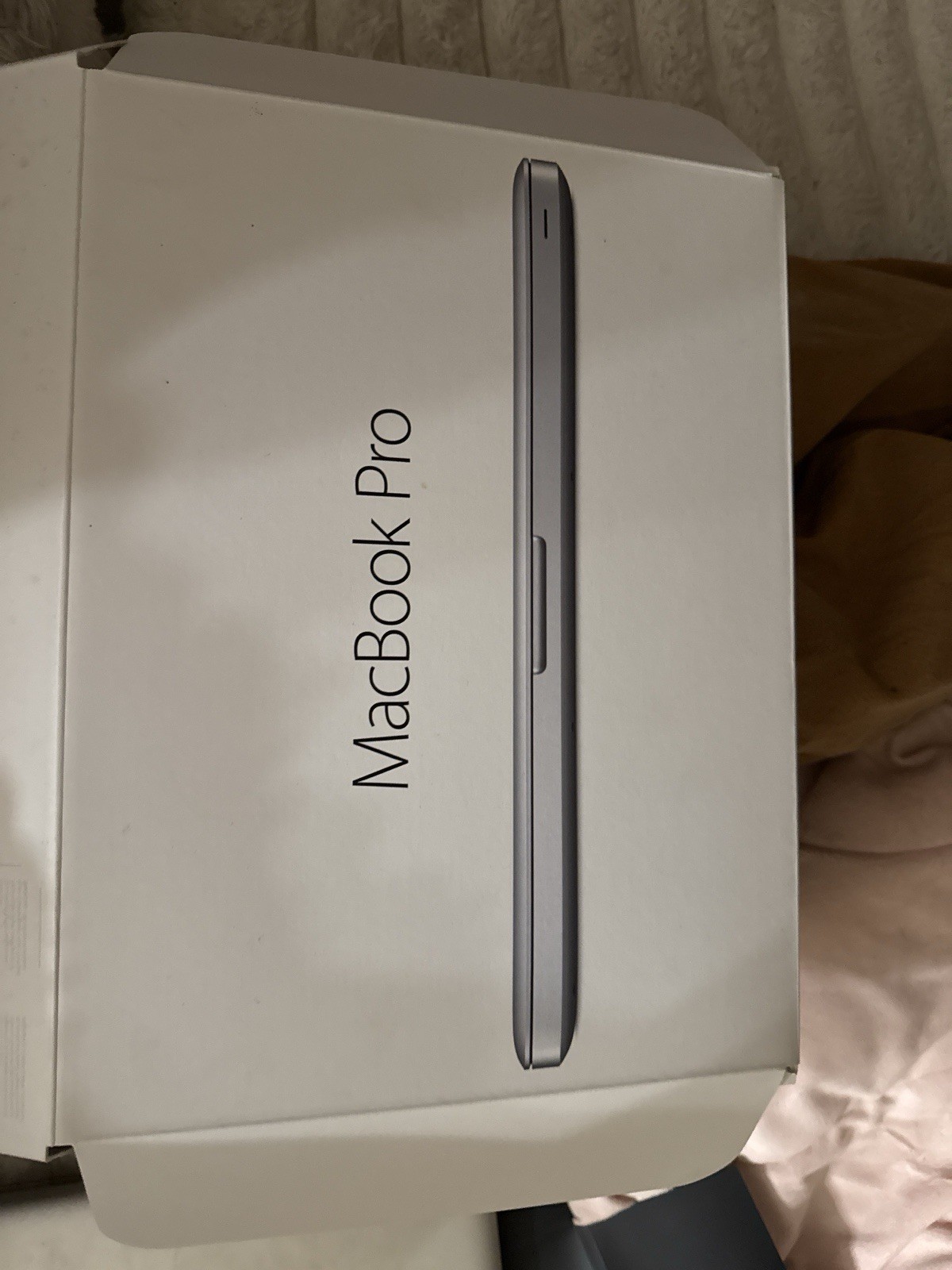 Apple MacBook Pro Silver 13-13.9 in Laptop Built-in Webcam Wi-Fi Speakers