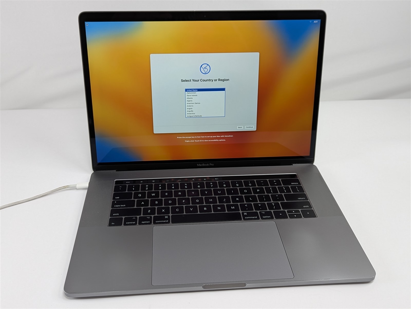 Apple MacBook Pro A1707 2017 15” i7‑7920HQ 3.1GHz 16GB 512GB SSD Touch Bar