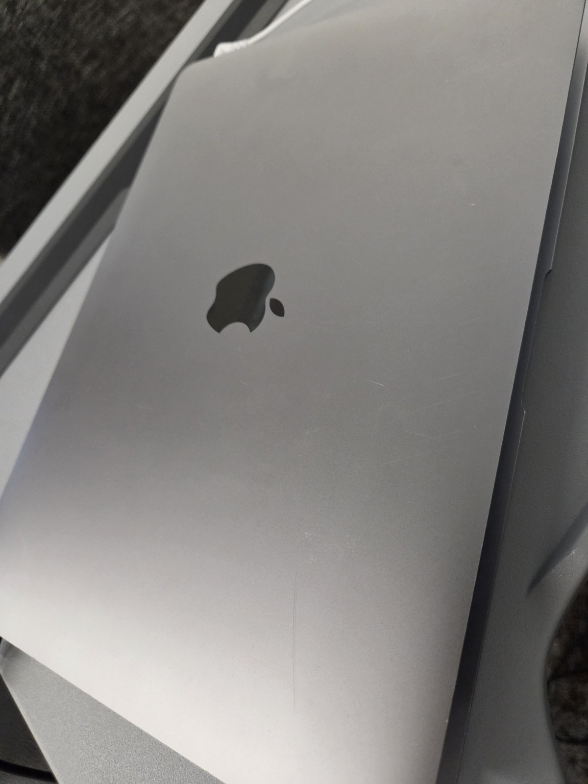 Apple MacBook Air M1 (2020) – 8GB RAM / 512GB SSD – Space Gray