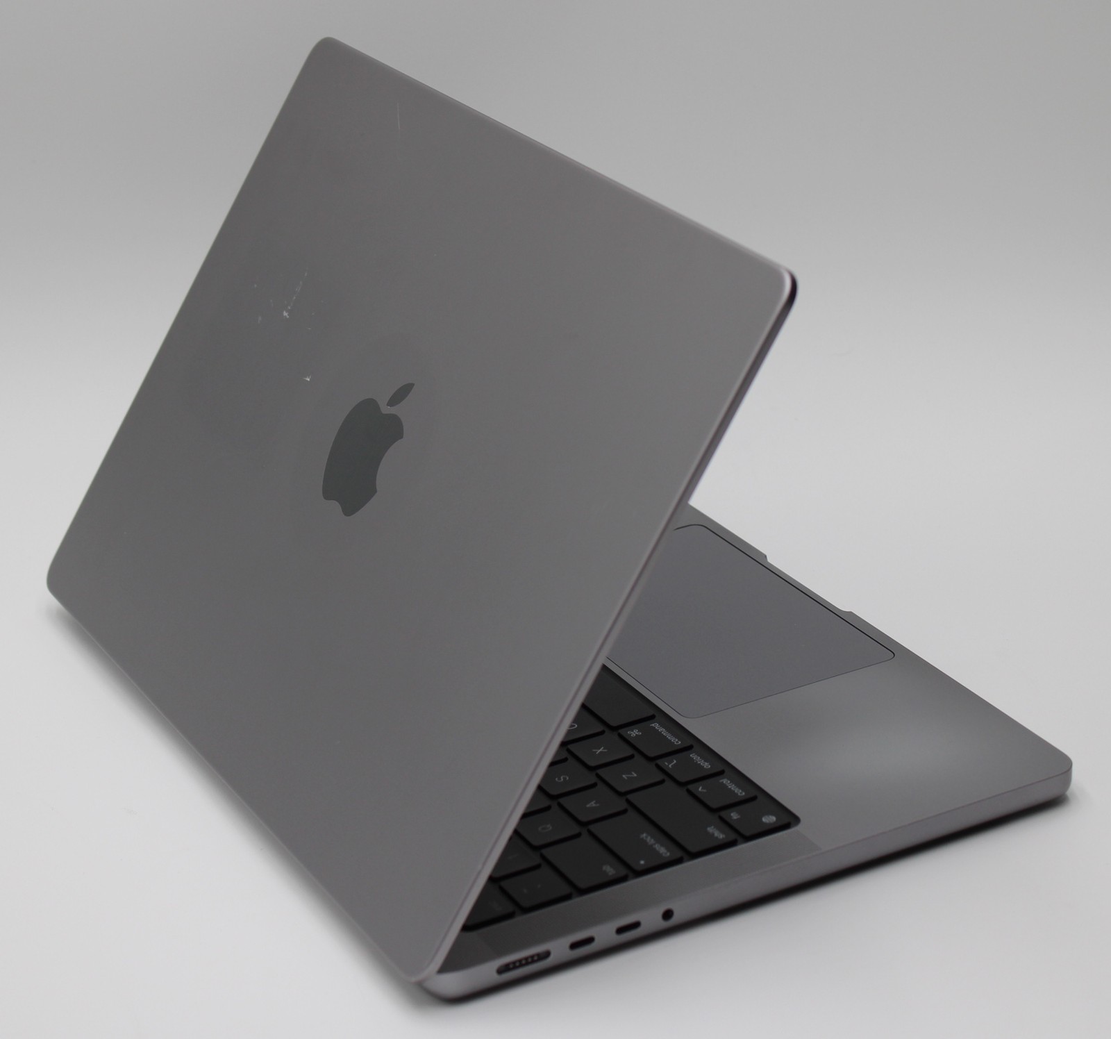 Apple MacBook Pro A2442 M1 Pro 16GB RAM 512GB SSD Tahoe OS – Heavy Cosmetic