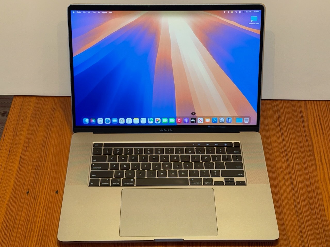 Apple MacBook Pro 16″ 6-Core i7 + TouchBar + 3 Year Warranty + 512 GB SSD + MORE