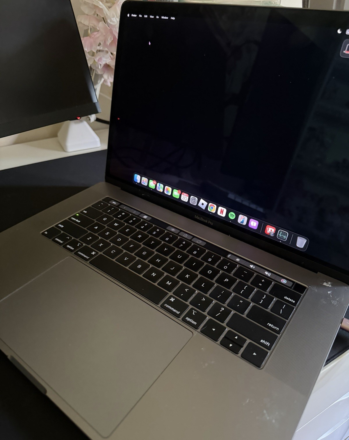 Apple MacBook Pro 15-inch 2018, i7 2.6GHz, 32GB RAM, Radeon Pro 560X, Touch Bar