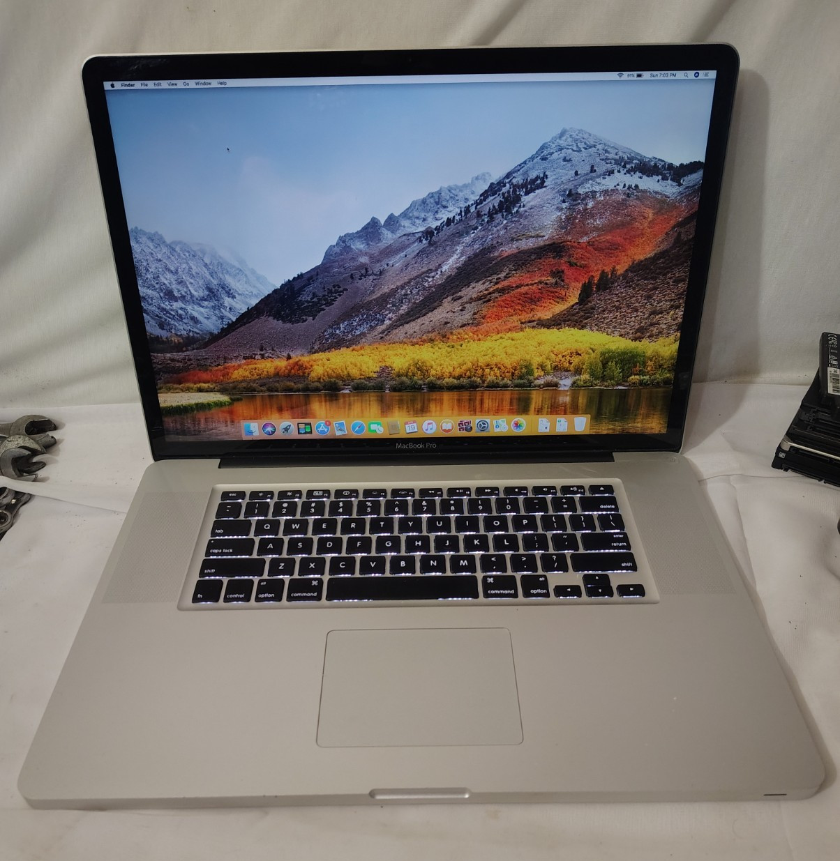 Apple Macbook Pro 17″ A1297 Mid 2010 i5 2.53GHz 500GB HDD 8GB High Sierra