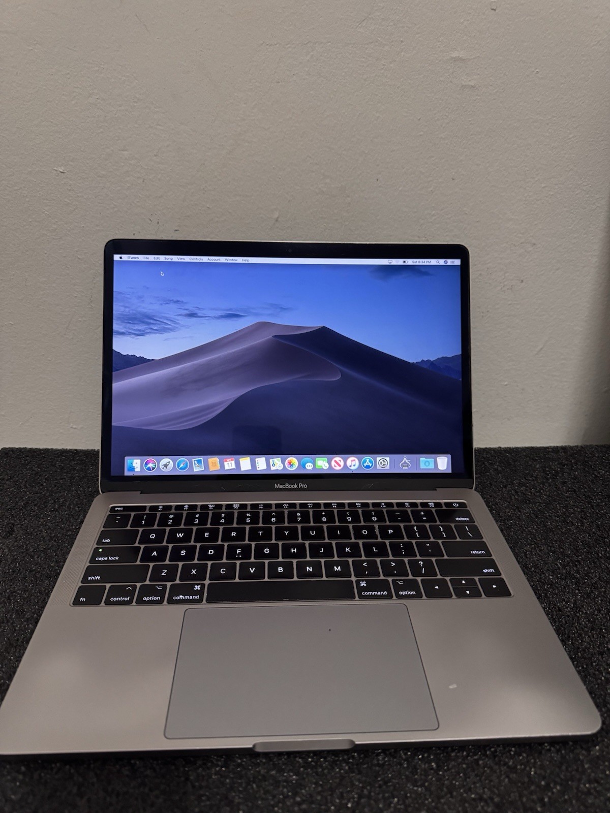 Apple MacBook Pro 2017 13″ Core i5-7360U 2.3GHz 8GB RAM 256GB SSD Space Gray