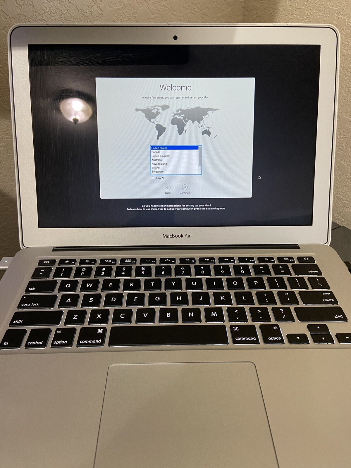 Apple MacBook Air 13.3 inch – 1.6Ghz Core i5 128Gb SSD 8Gb DDR3