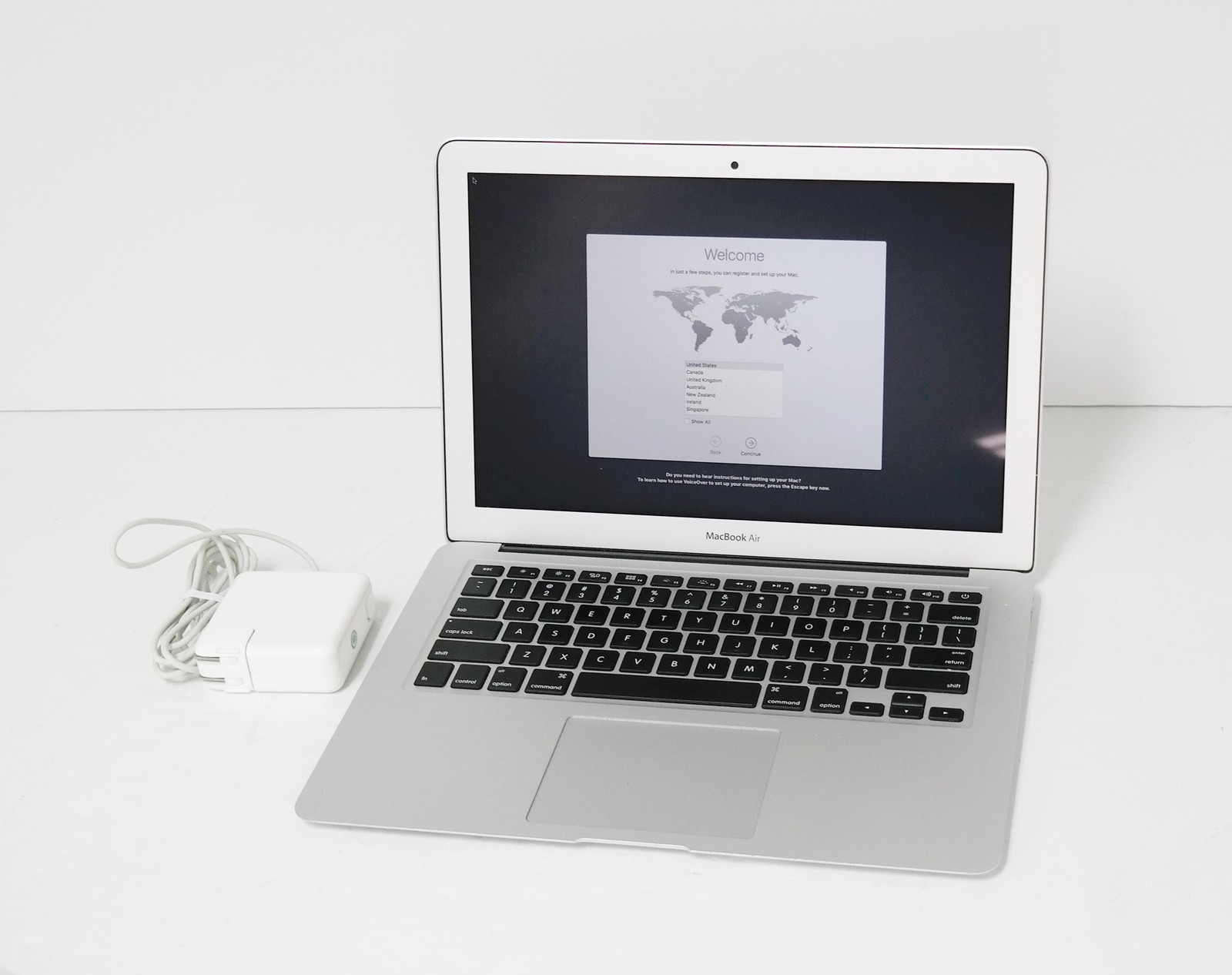 Apple MacBook Air 13.3″ Core i7-5650U 8GB 128GB SSD Z0UU1LL/A – Silver