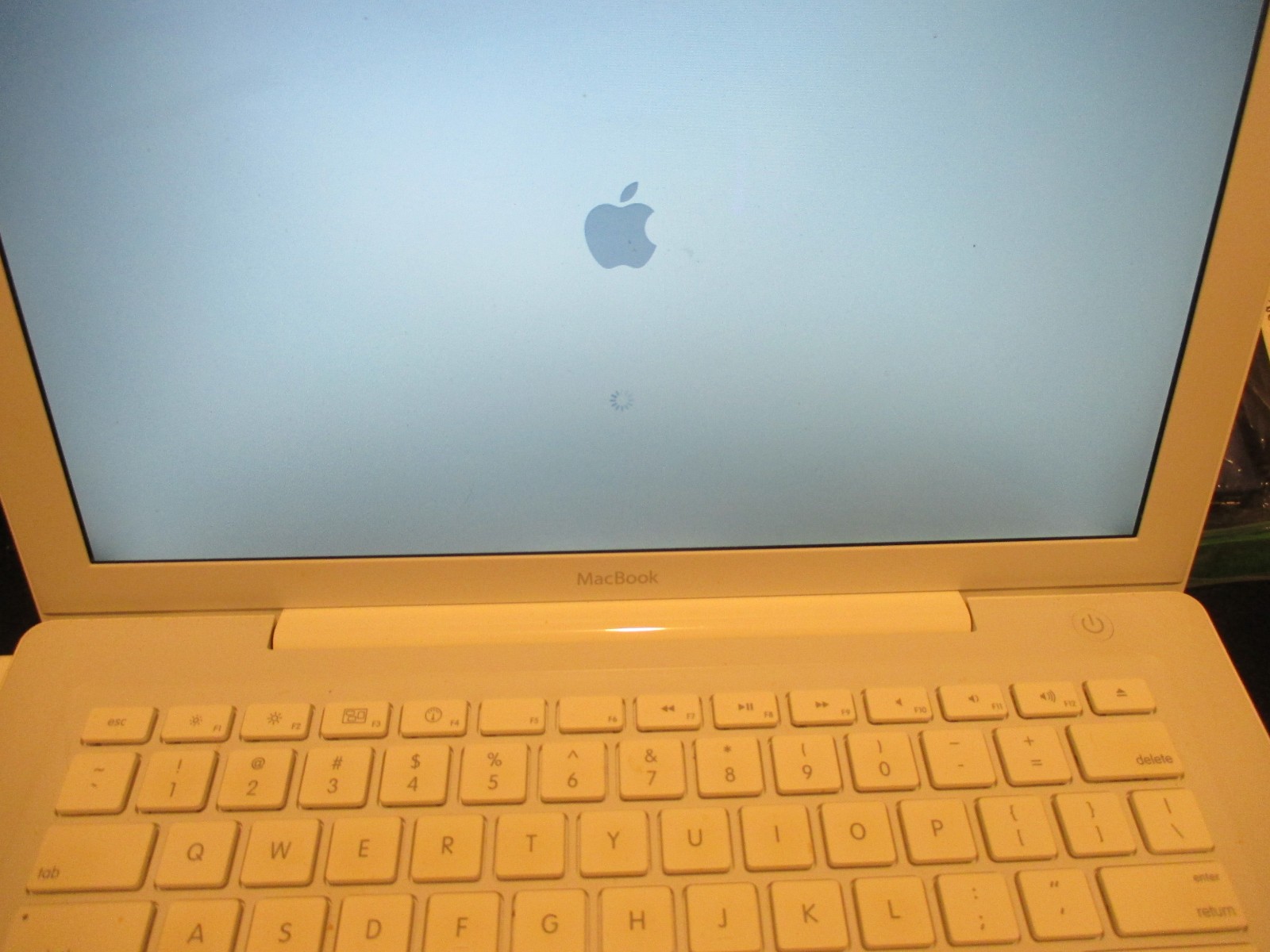 Apple MacBook