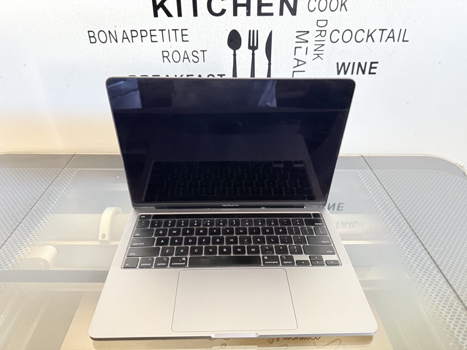 Apple MacBook Pro 13 in 2020/Intel Core i5 10th Gen. 2.00 GHz, 512 GB 16 GB…