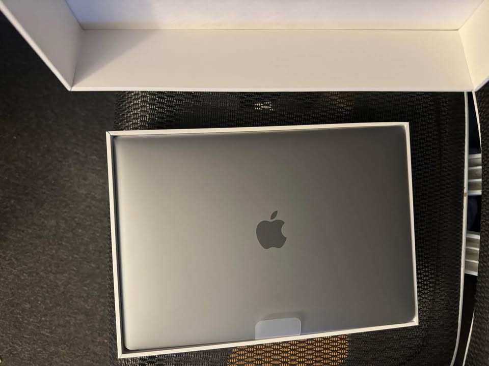 Apple MacBook Air 13 in 2020 Silver/Apple M1 3.2 GHz, 256 GB 8 GB 7-Core –