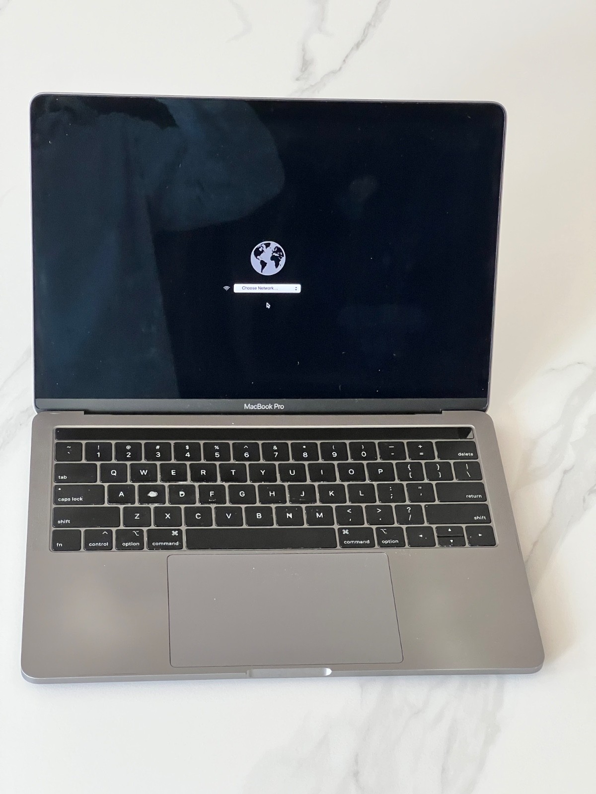 For Parts: 2018 Apple Macbook Pro 13″ i5-8259U 16GB 512GB – Need Repair – LOCK