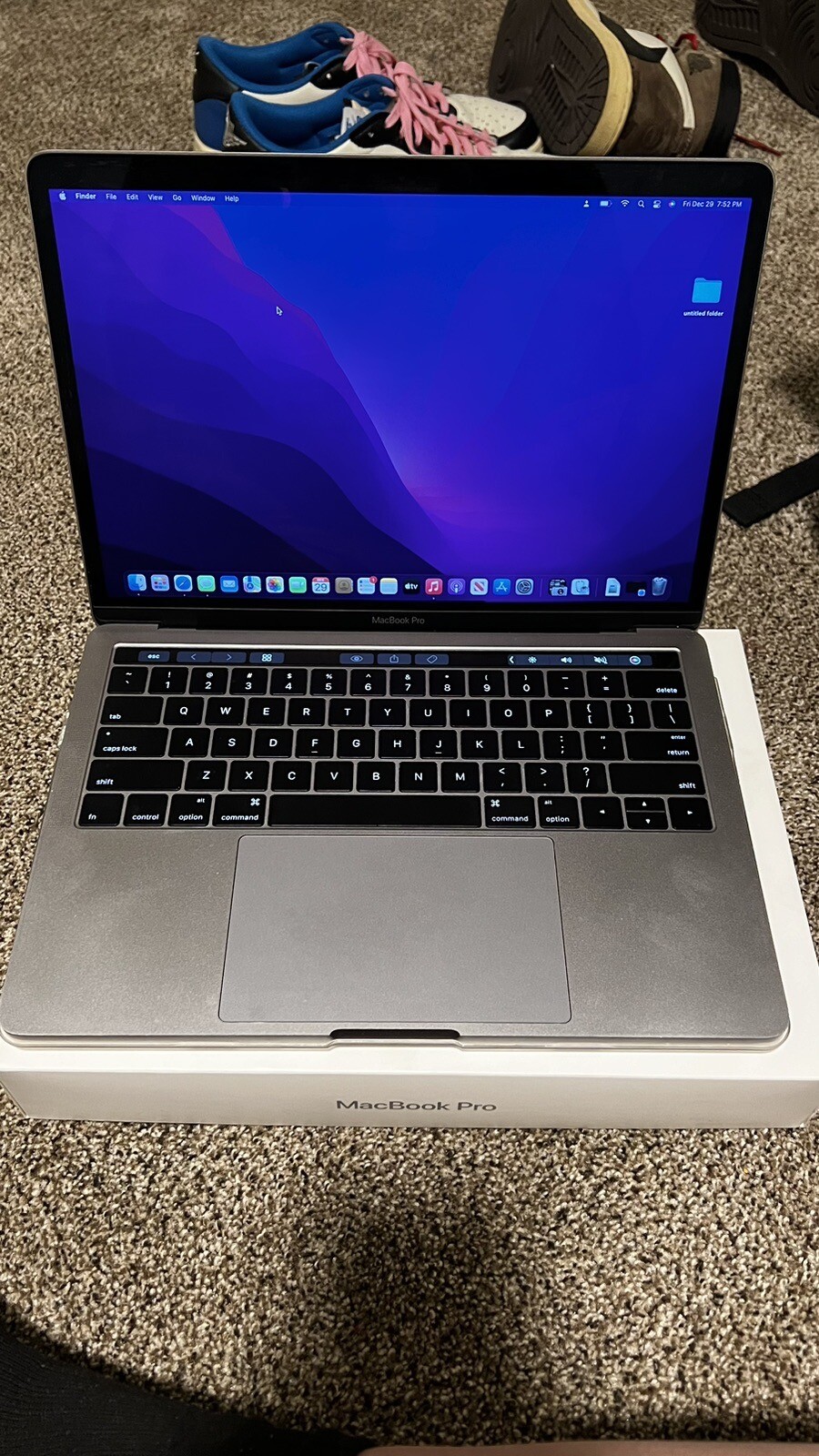 Apple MacBook Pro Touch Bar 13″(256 GB SSD, Intel Core i5 8th Gen., 2.30 GHz,…