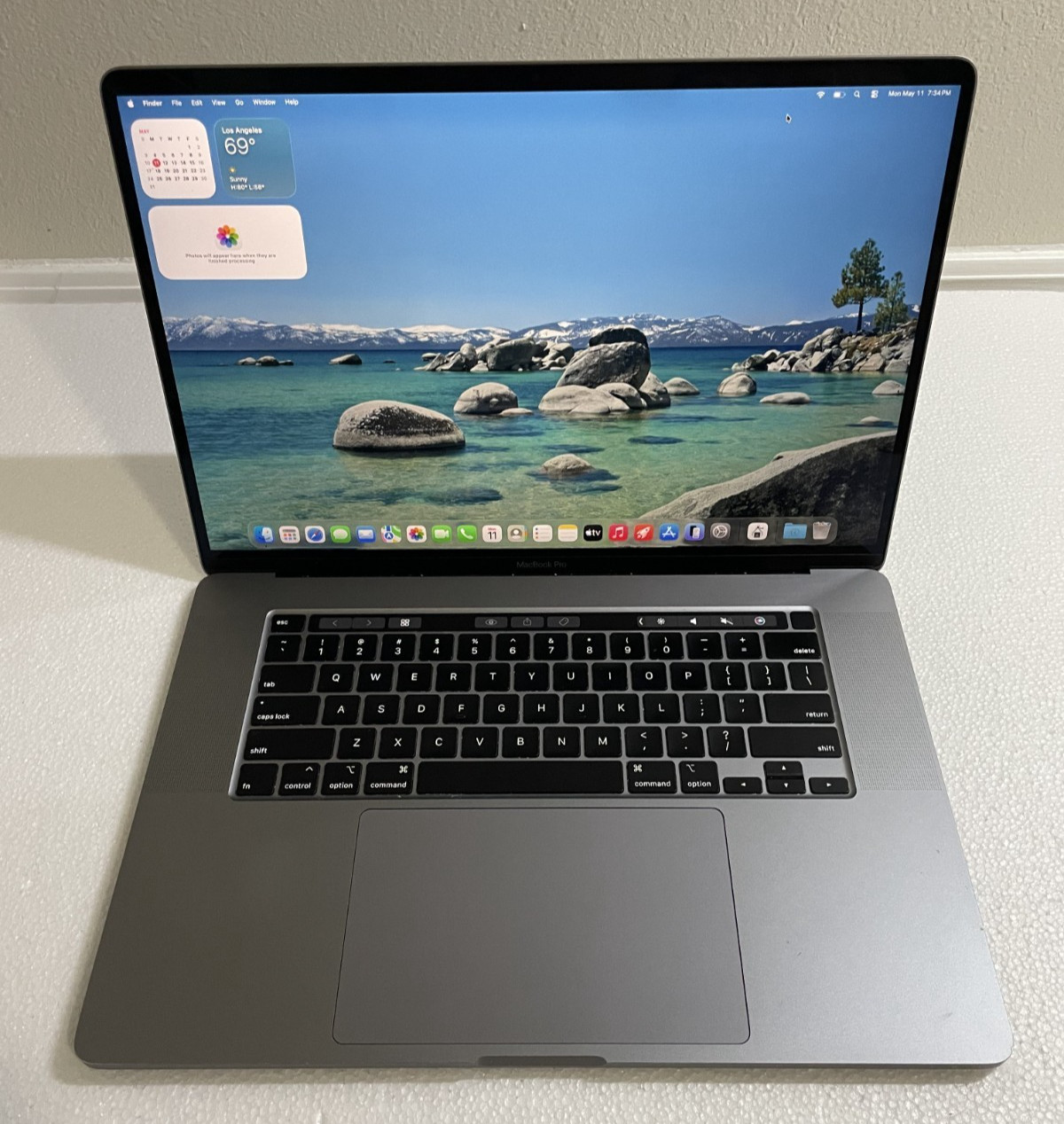 Apple MacBook 2019 16″ Intel i7 2.6 Ghz 16GB 512GB SSD AMD 5300M Gray Tahoe wPSU