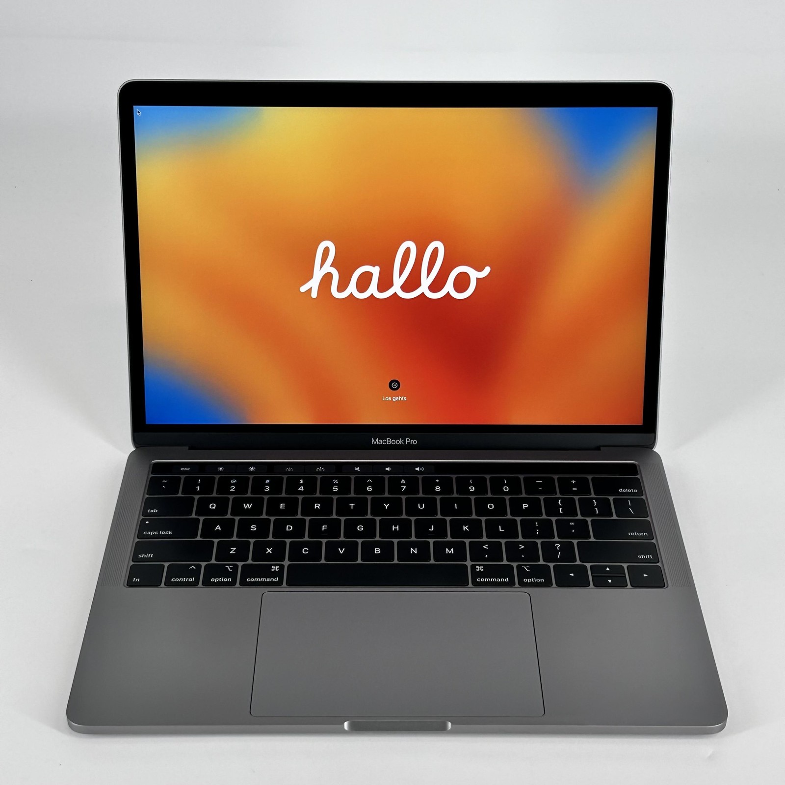 MacBook Pro 13 Space Gray 2019 2.4 GHz i5 8th Gen. 8GB 256GB SSD Good
