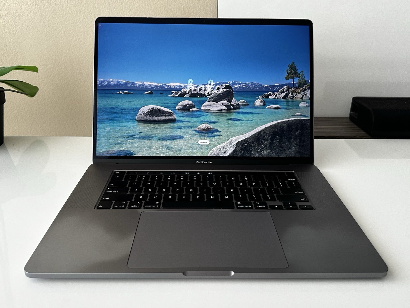 Apple MacBook Pro 16″ 512GB Intel 6-Core i7 2.6GHz 16GB A2141 Laptop 181 Cycles
