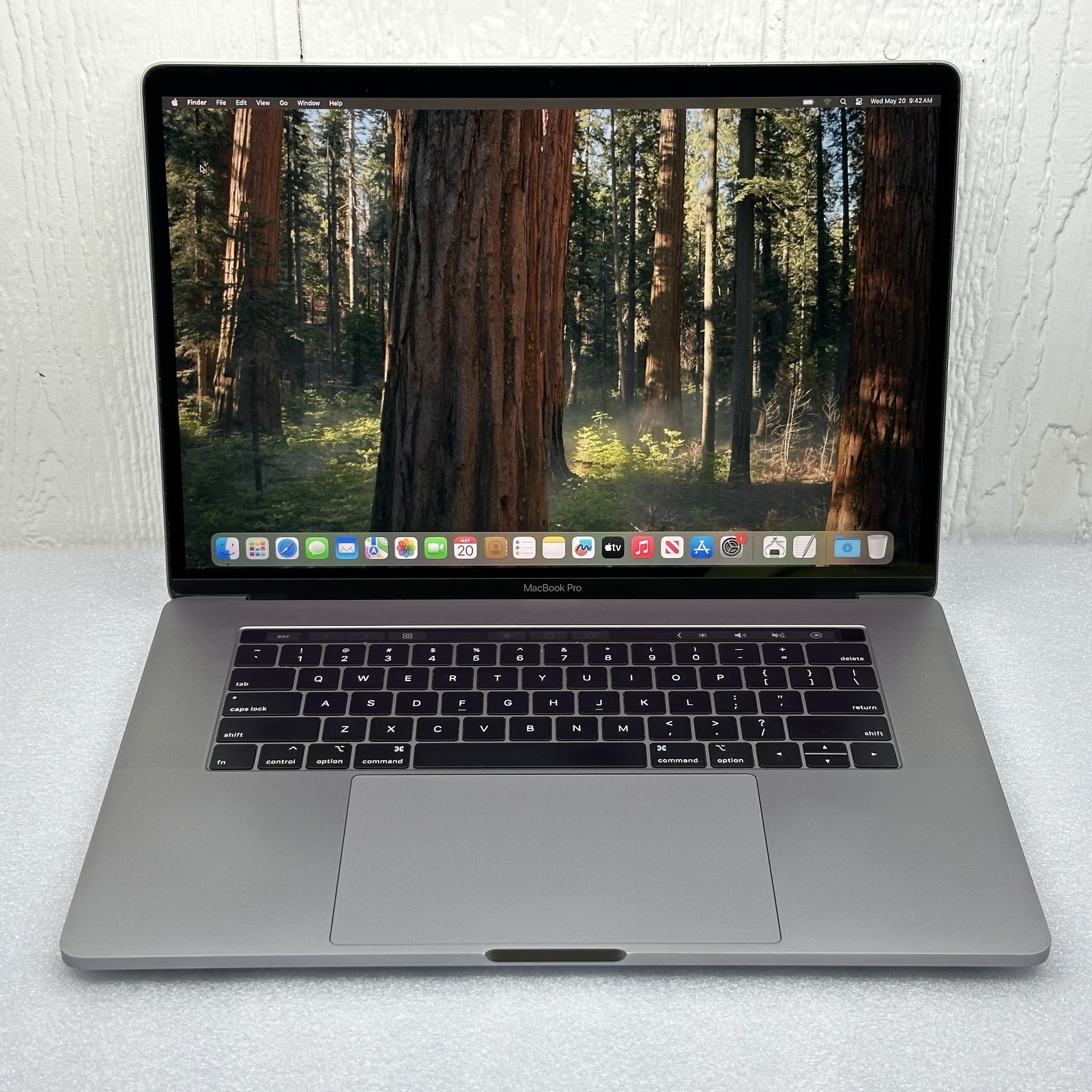 Apple MacBook Pro 15″ 2018 2.9GHz i9 32GB 512GB SSD Radeon Pro 560x – Good