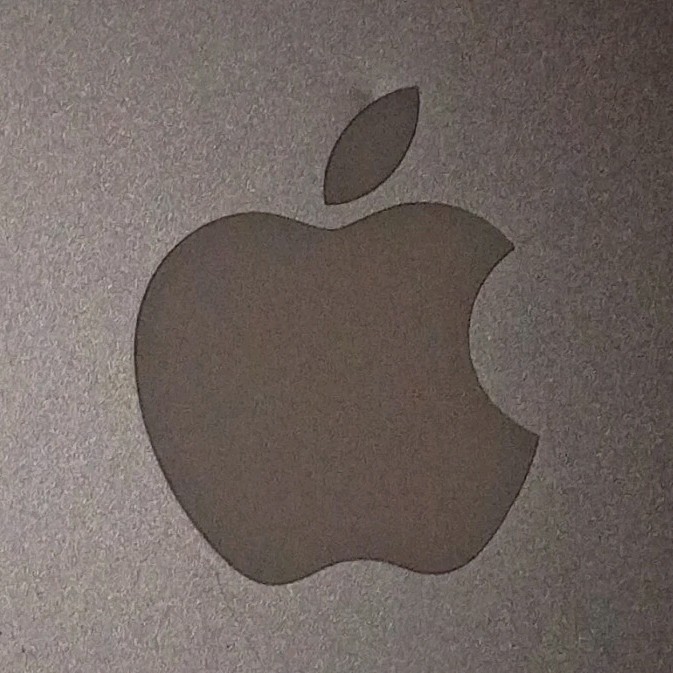 Apple MacBook Pro Laptop Silver, Wi-Fi, Bluetooth, Webcam, USB, SD Card Slot