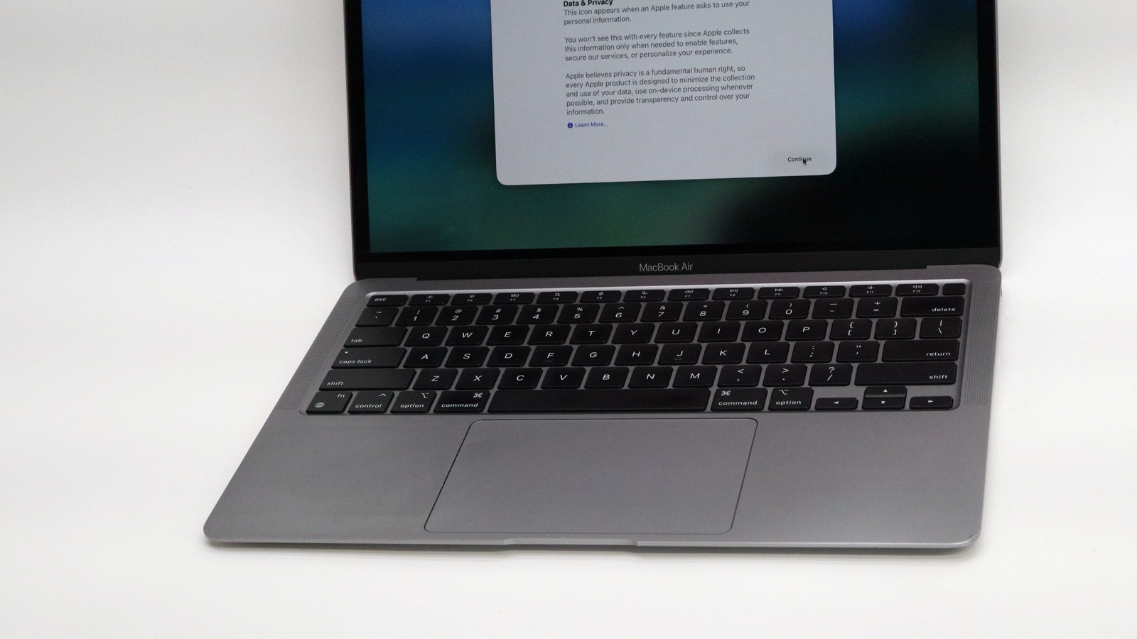 Apple Macbook Air 13″ M1 8-Core 8GB 256GB – Good