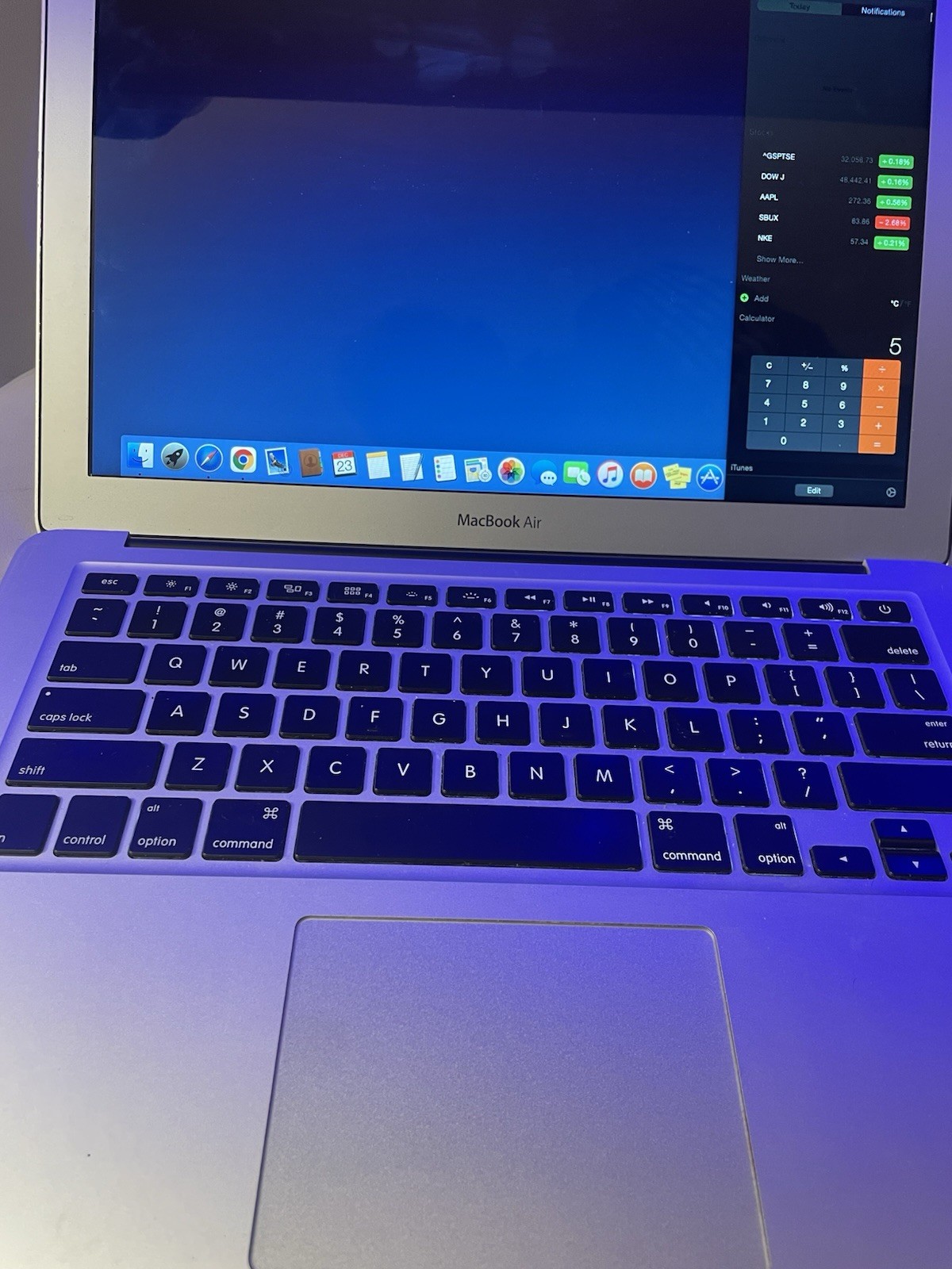 Apple MacBook Air 13” i7 1.7GHz / 8GB RAM / 121GB SSD Done To Mint