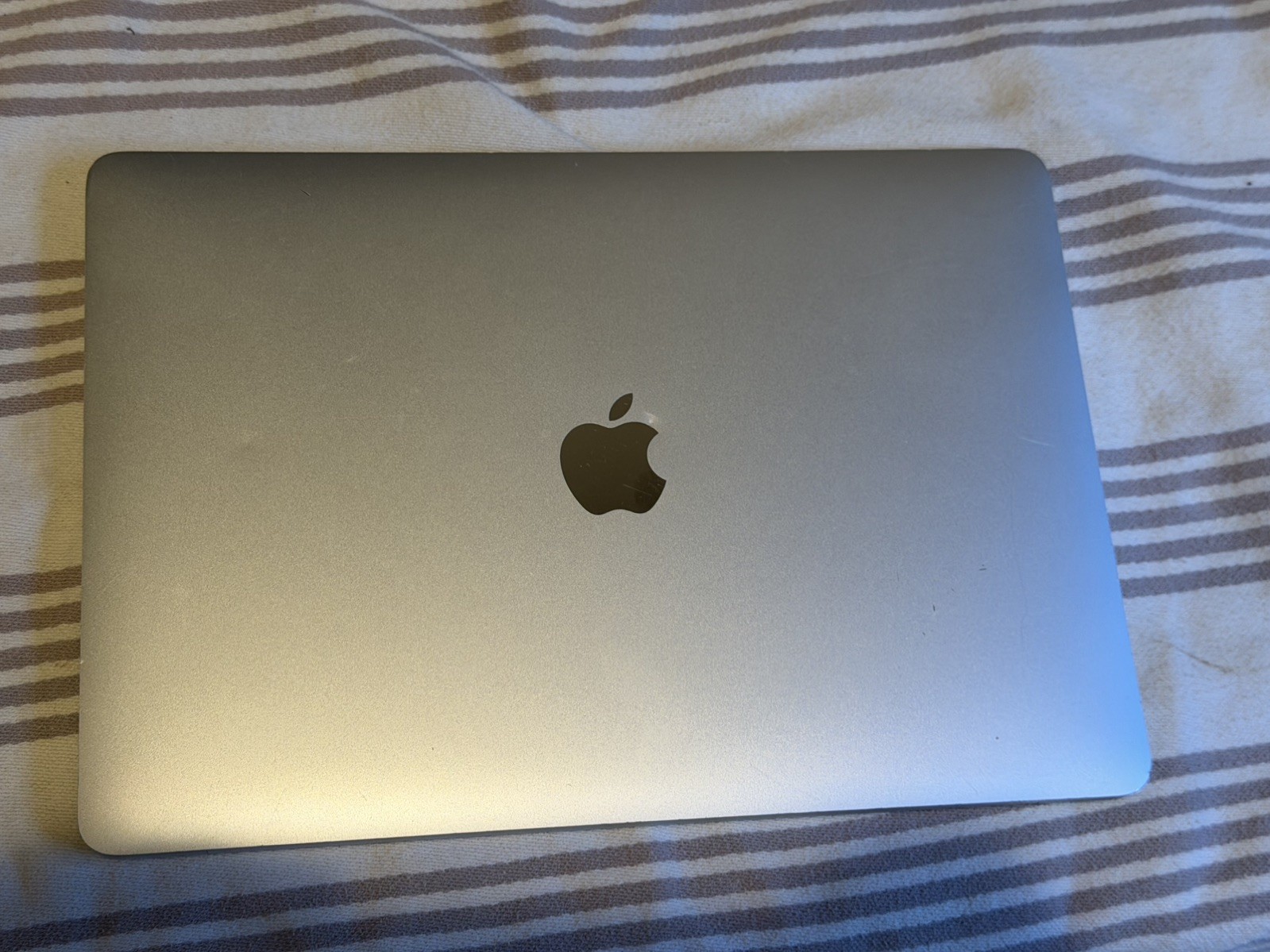 Apple MacBook Pro Silver 2020 13″ 512GB QC i5 8GB RAM Laptop Touchbar