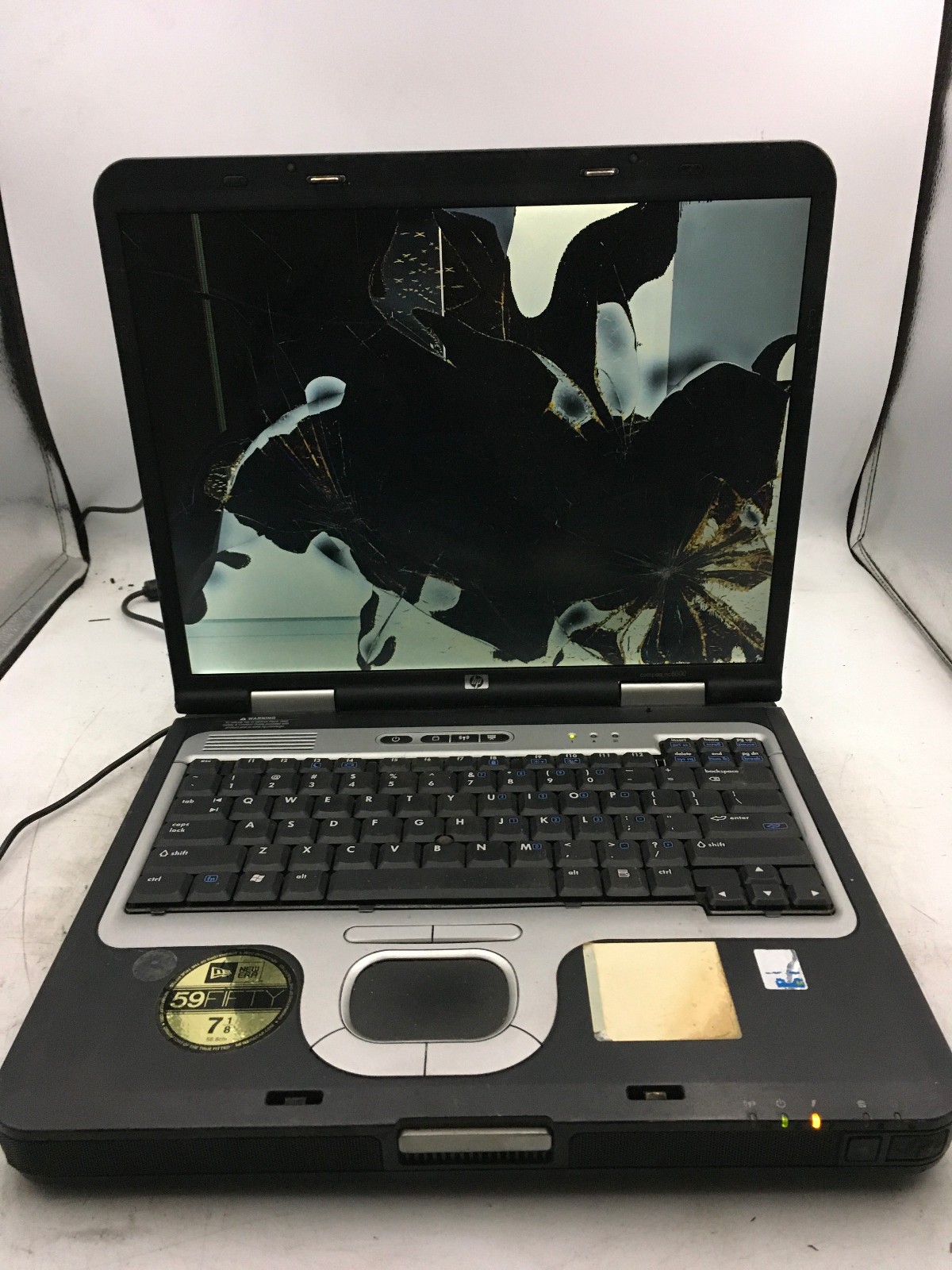 HP COMPAQ NC8000 – FOR PARTS/BAD LCD – Intel Pentium M – 256MB RAM -READ DESC-BB