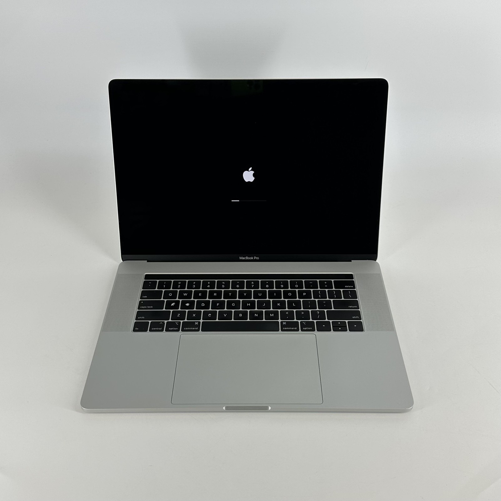 MacBook Pro 15 Touch Bar 2018 2.6GHz i7 16GB 512GB SSD Radeon Pro 560X Worn Keys