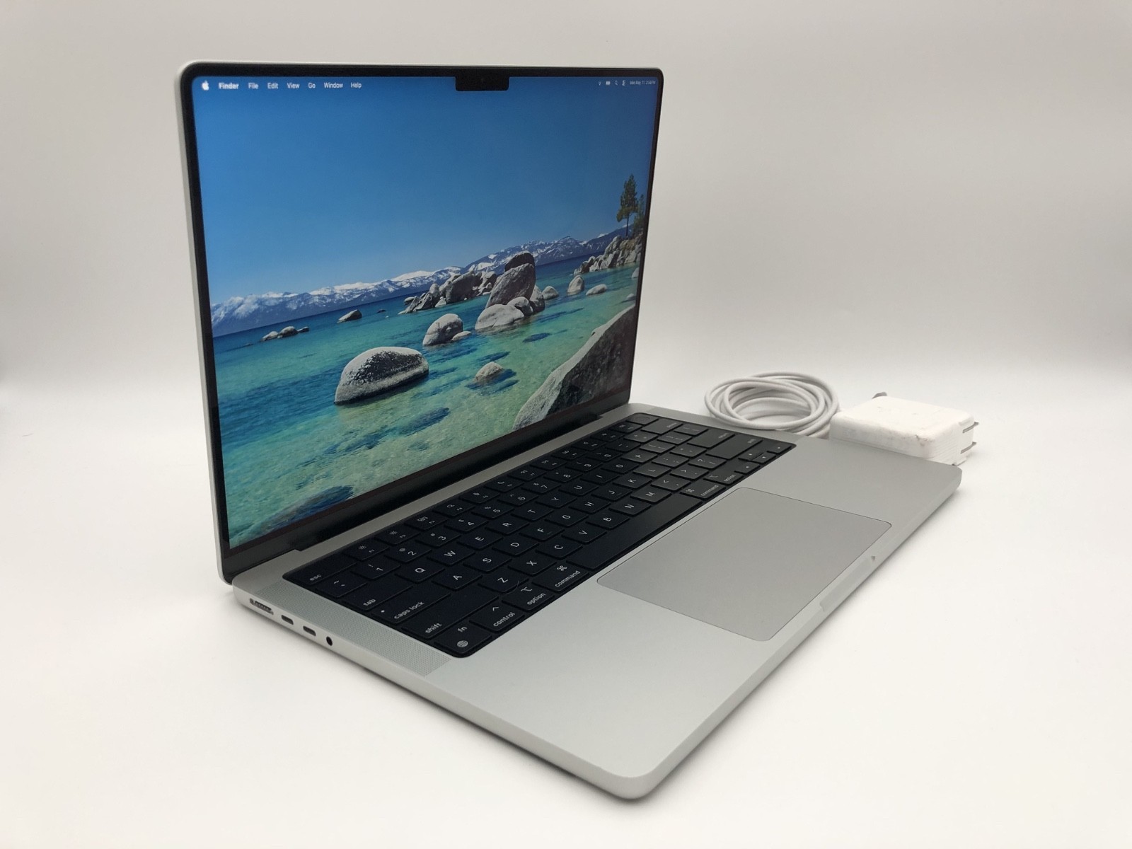 Apple MacBook Pro 2023 14″ Laptop 1TB SSD M3 8GB RAM A2918 Silver 43 cycles