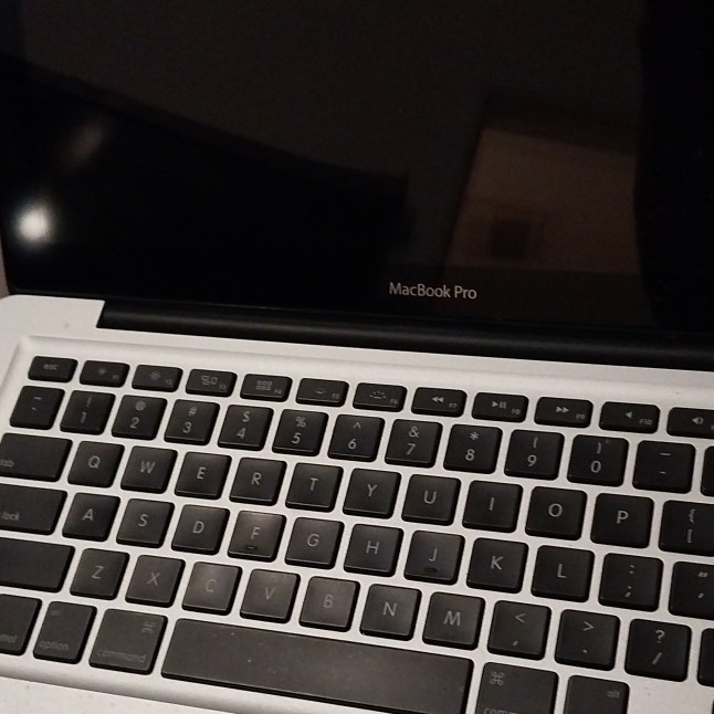 Apple MacBook Pro A1278 13in i5 2.40GHz 4GB 500GB HDD Silver 2011