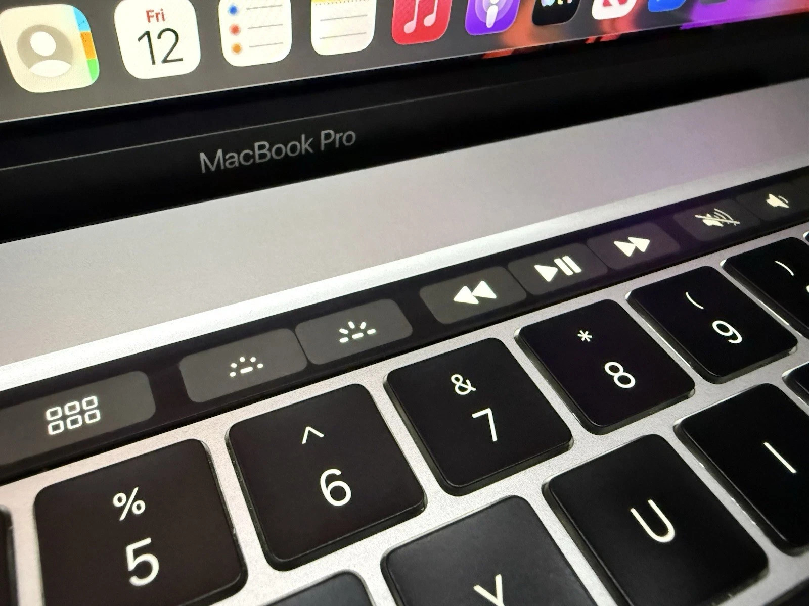 MacBook Pro 16″ 2019 i7 16GB RAM 512GB SSD Radeon GPU TAHOE 2025 + WARRANTY